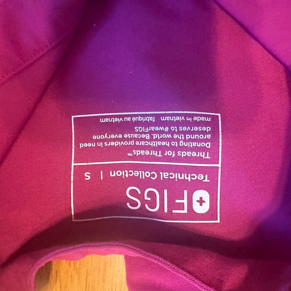 Magenta figs scrub set set size small rafiella top size small mid rise joggers - Picture 2 of 3